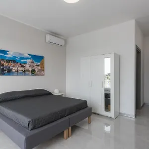 https://travelershome-airport-guesthouse.it-romehotels.com